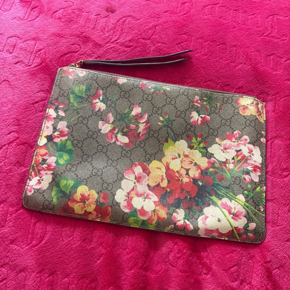 Gucci Floral GG Bloom Zip Pouch Clutch